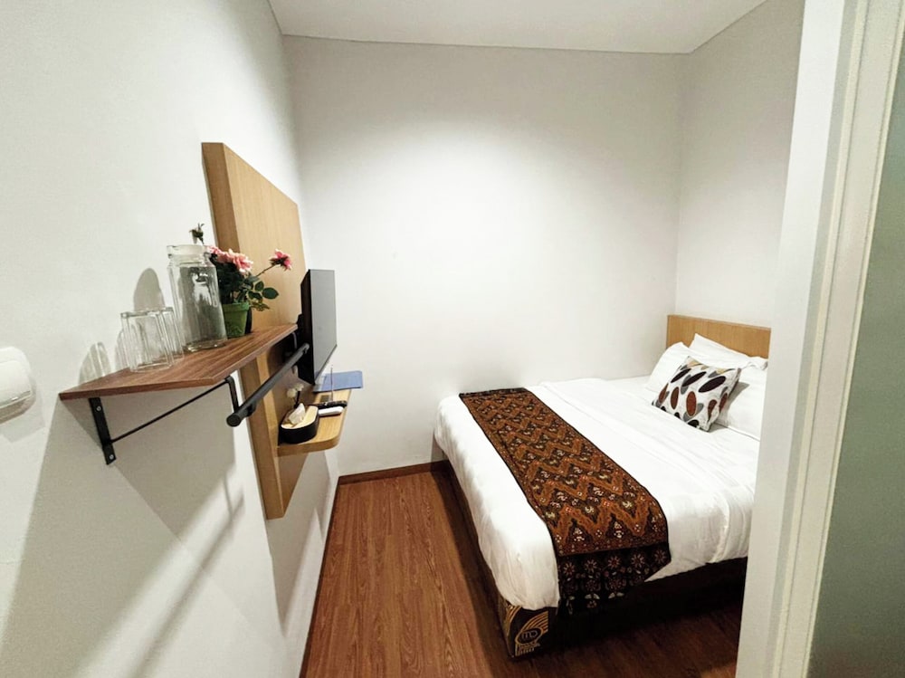 Standard Room, 1 Queen Bed