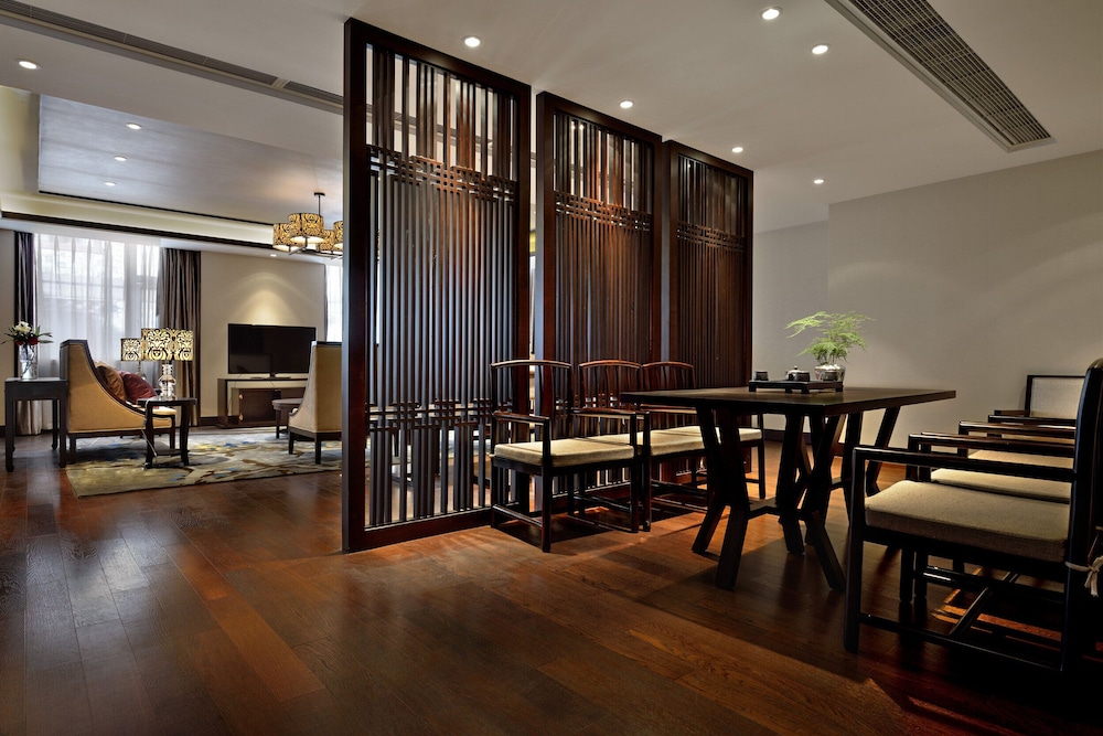 Suite, 1 Bedroom (Living Dining)