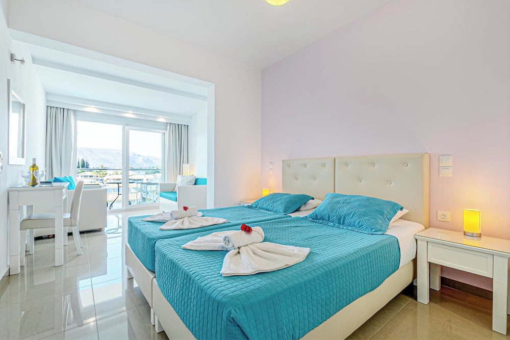 Comfort Quadruple room By the Pool