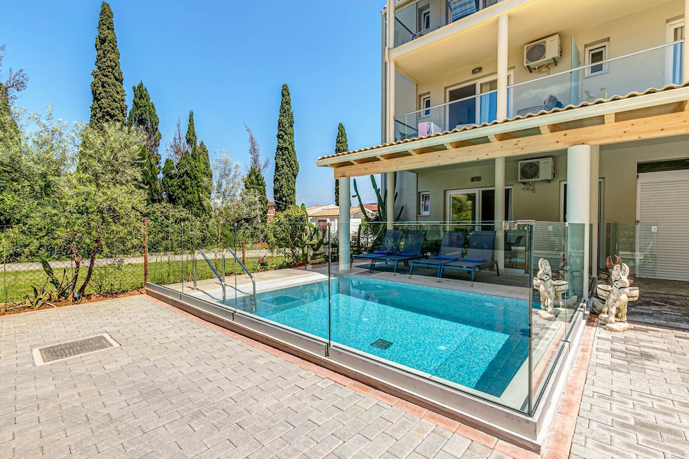 Comfort Room With Private Pool photo 2