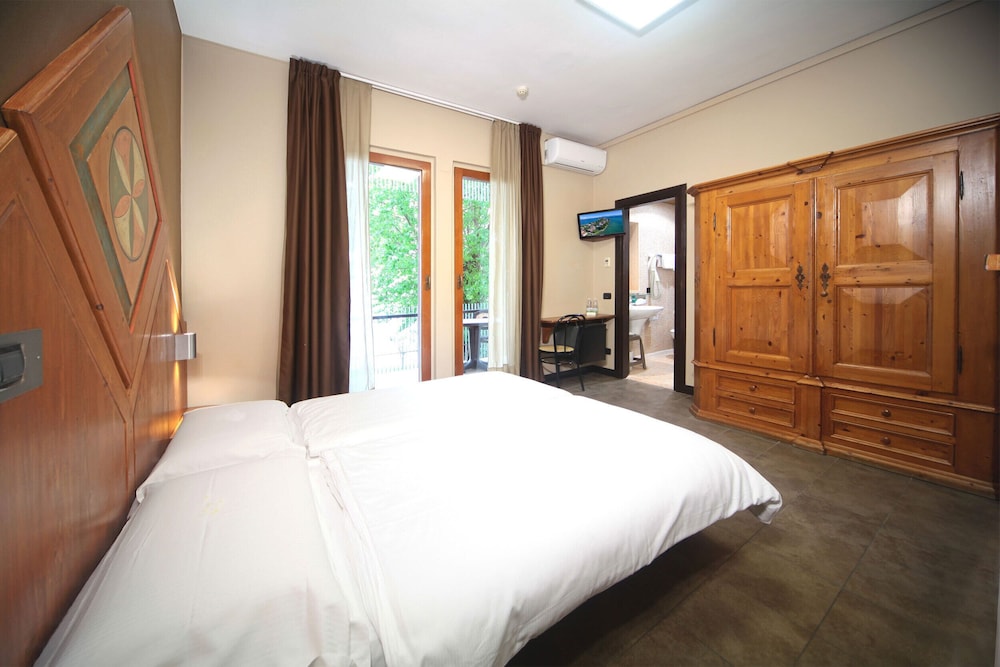 Panoramic Double Room, Balcony, Lake View photo 1