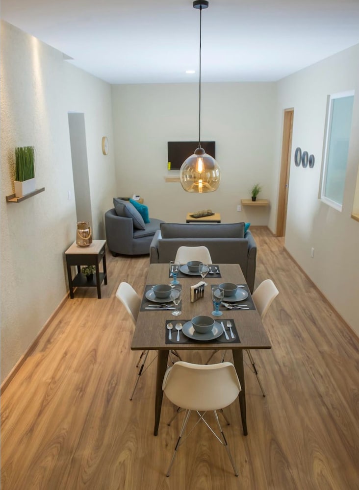 Penthouse 1, balcony, 2 bedrooms, 3 beds, 2 baths