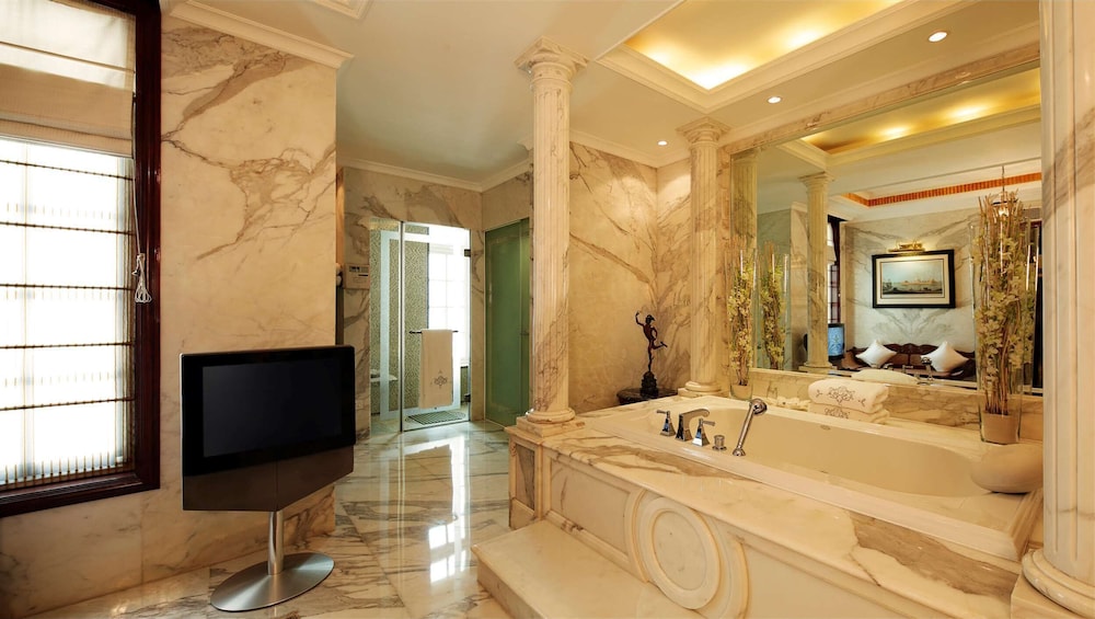 Suite (The Imperial)