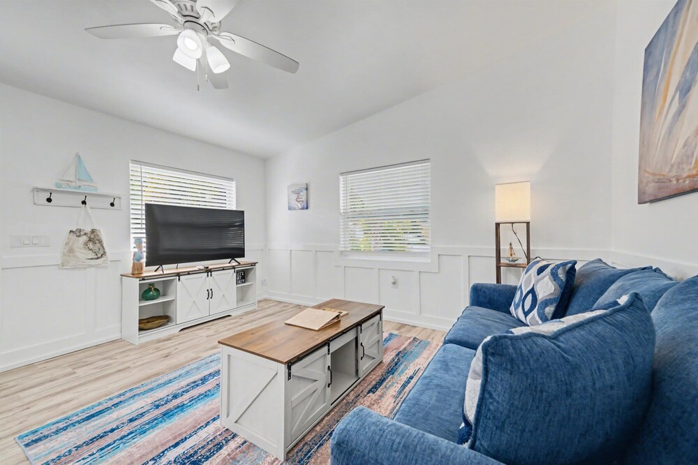 Walk to the Beach Pets OK Waterfront King Bed, Billede 6