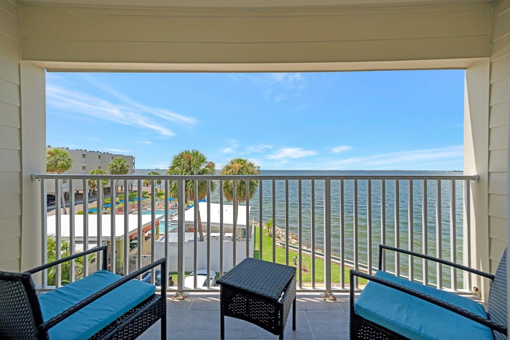 The Flamingo Balcony Waterview Heated Pool, Foto 14