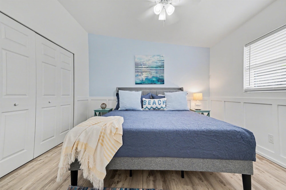 Walk to the Beach Pets OK Waterfront King Bed, Billede 18