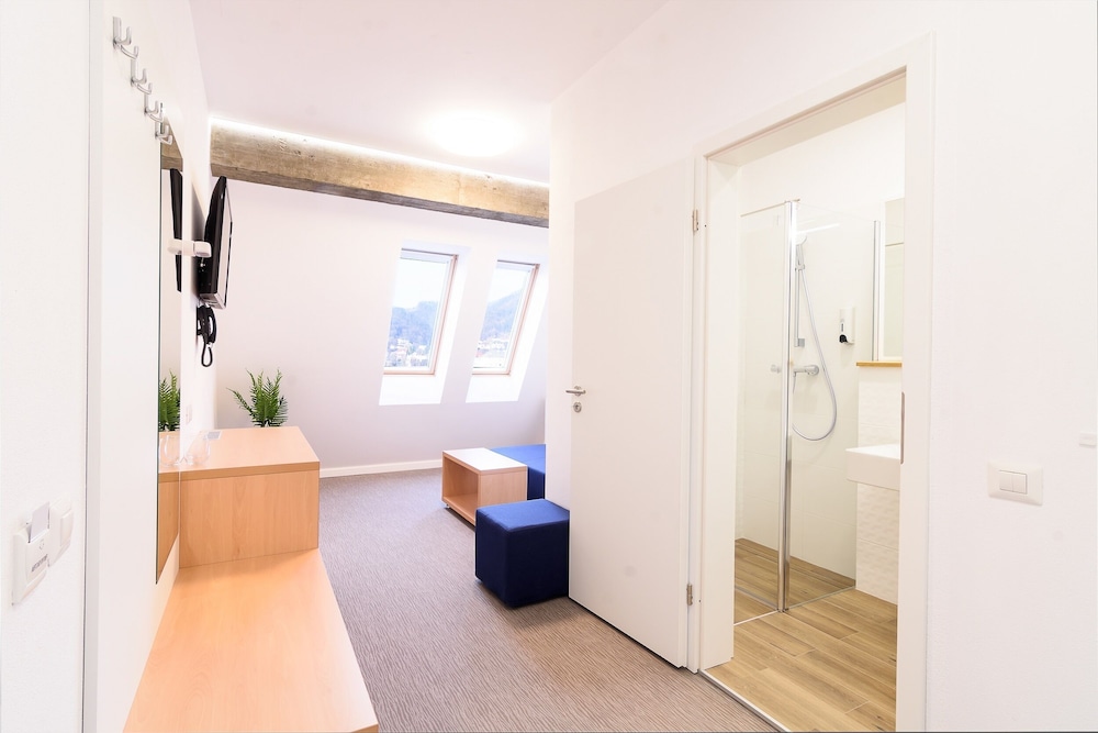 Standard Apartment, Hill View