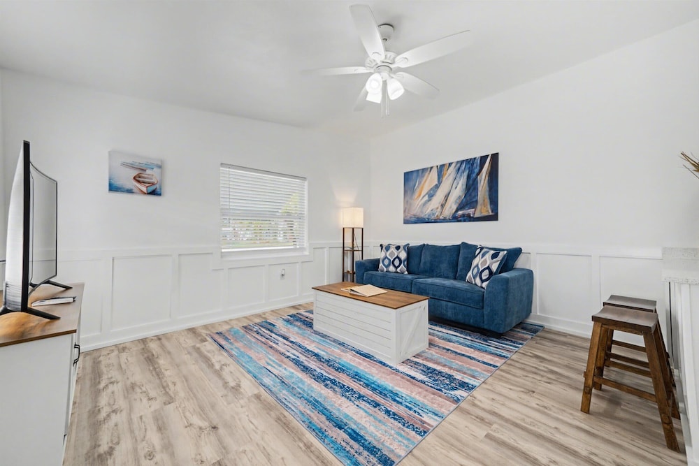 Walk to the Beach Pets OK Waterfront King Bed, Billede 37