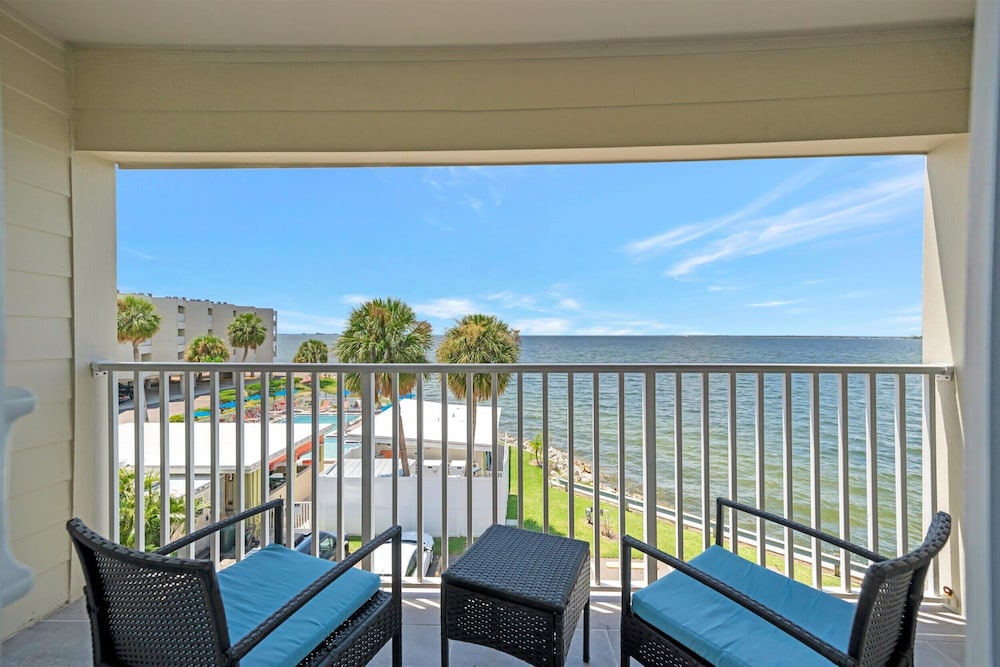 The Flamingo Balcony Waterview Heated Pool, Foto 32
