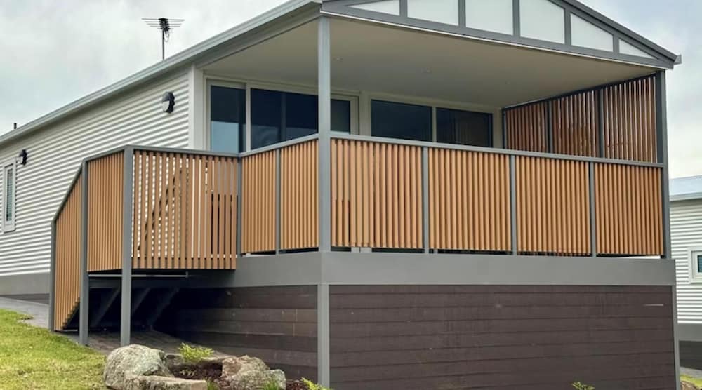 Deluxe 2 Bedroom Cabin - Sleeps 4 photo 2