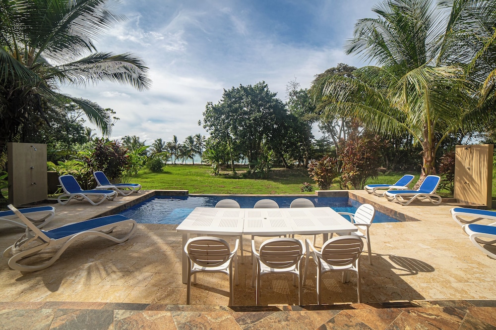 Luxury Villa photo 1