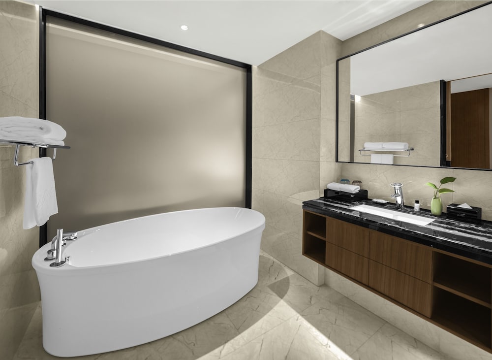 Classic Suite, Balcony, Lake View photo 3