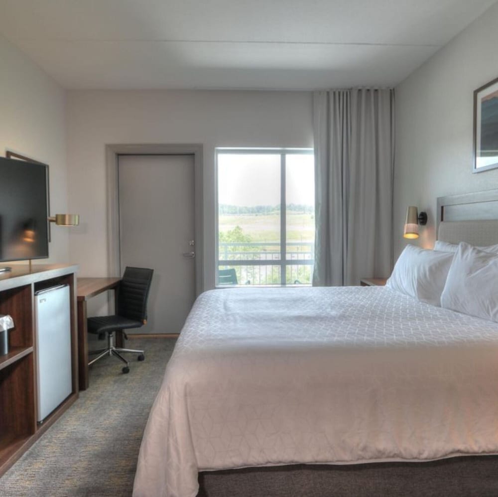 Premium Room, 1 King Bed, Balcony, River View (Top Floor) - Photo 6