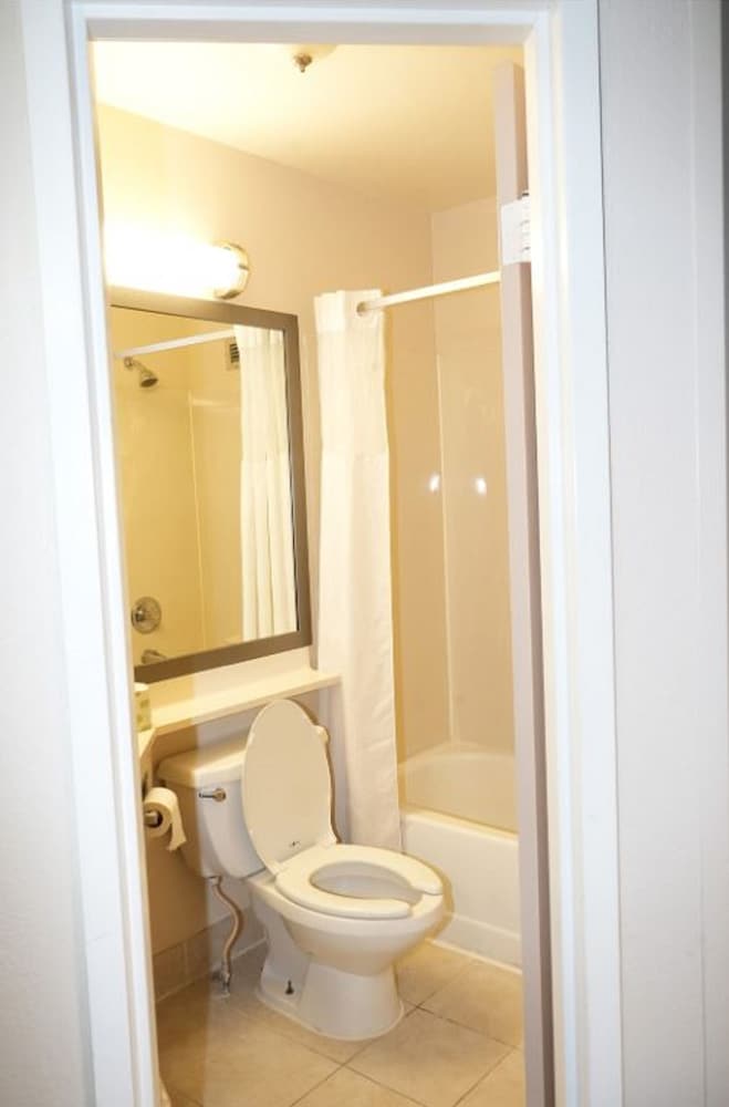 Standard Room, 1 King Bed, Non Smoking - Photo 7