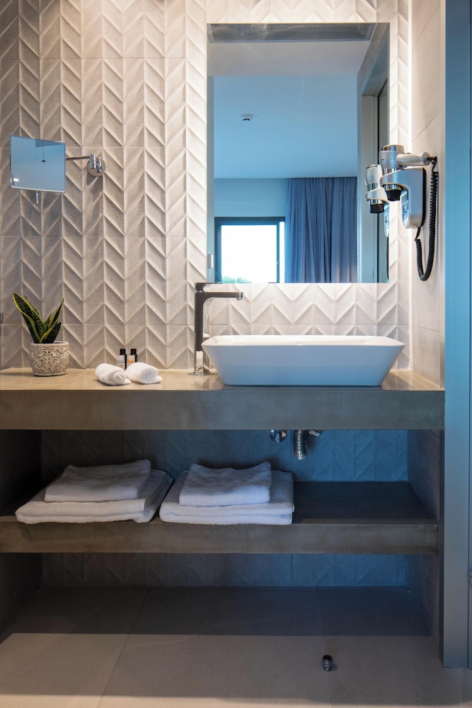 Deluxe Double Room, Private Pool - Photo 8
