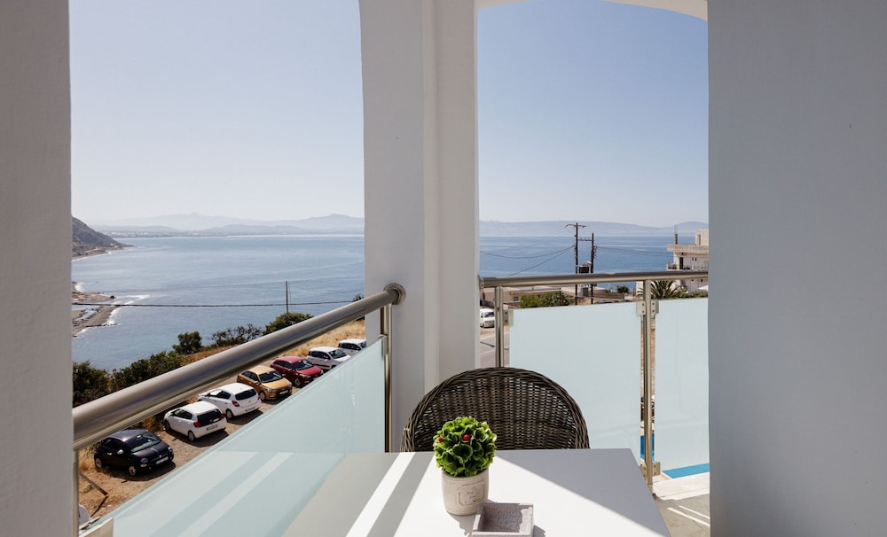 Standard Room with Sea View photo 1