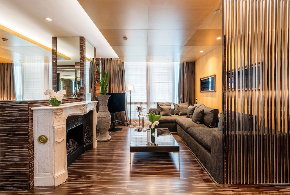 Suite - Photo 3