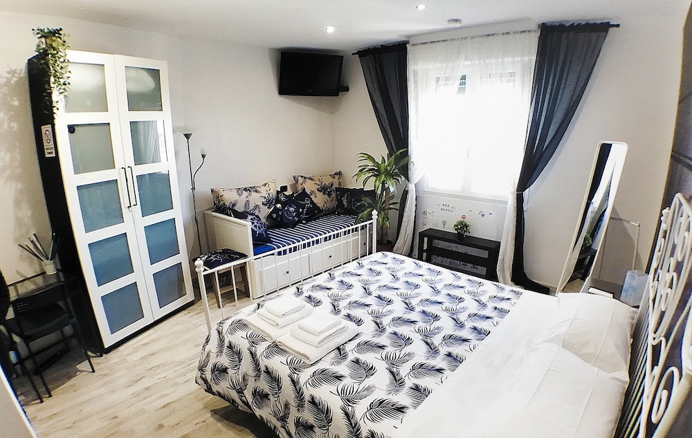 Triple Room, Non Smoking, Air conditioning