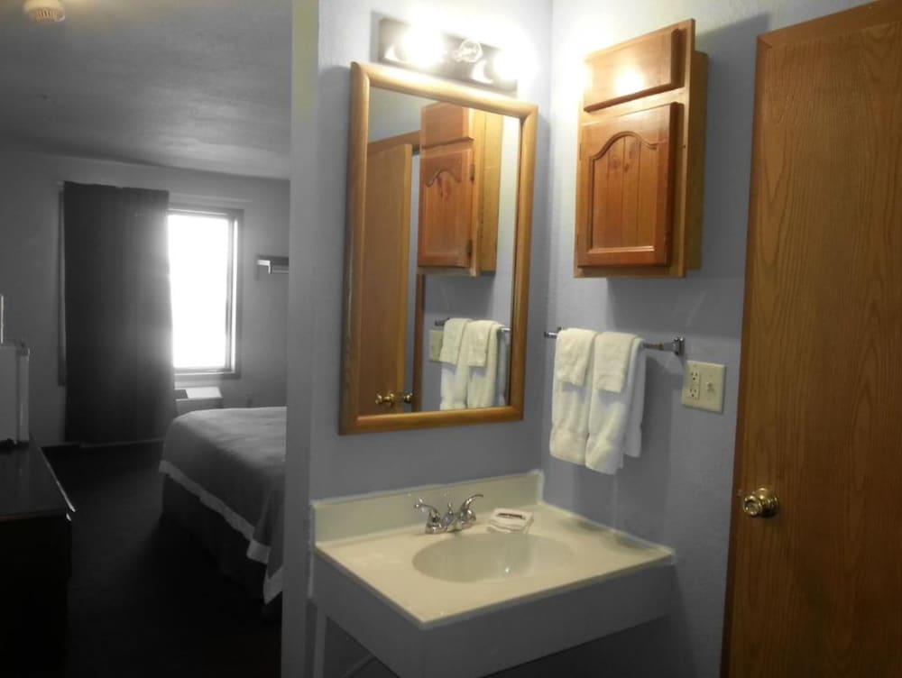 Deluxe Room, 1 King Bed, Non Smoking photo 3