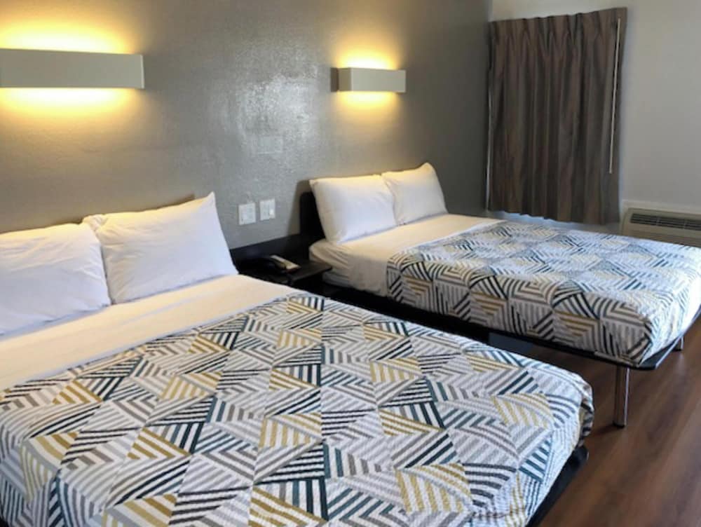 Standard Room, 2 Double Beds, Non Smoking, Refrigerator & Microwave - Photo 3