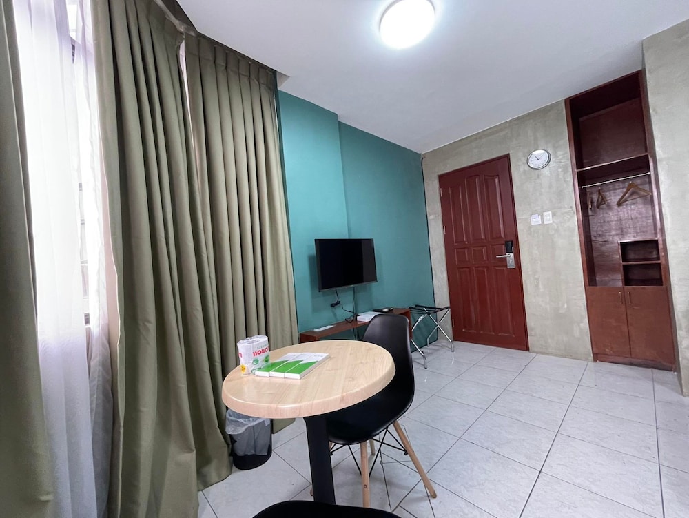 Family Room - Photo 2