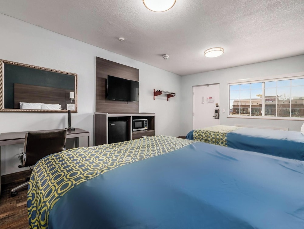 Room, 2 Queen Beds - Photo 5