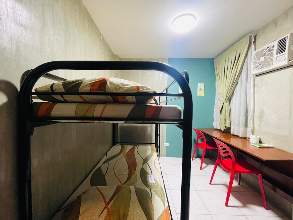 Room, Mixed Dorm