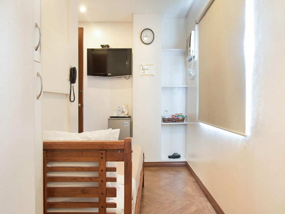 Standard Room, Multiple Beds photo 3