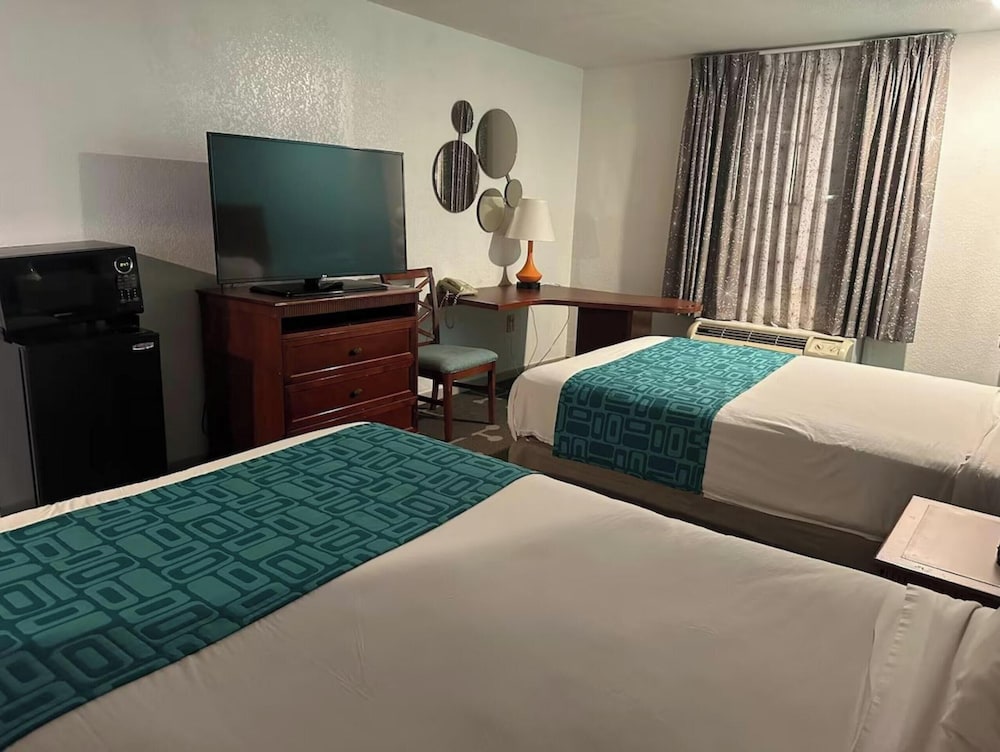 Premium Room, 2 Queen Beds, Non Smoking - Photo 3