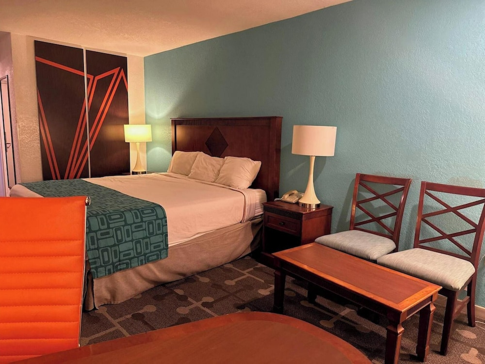 Premium Room, 1 King Bed, Non Smoking - Photo 1