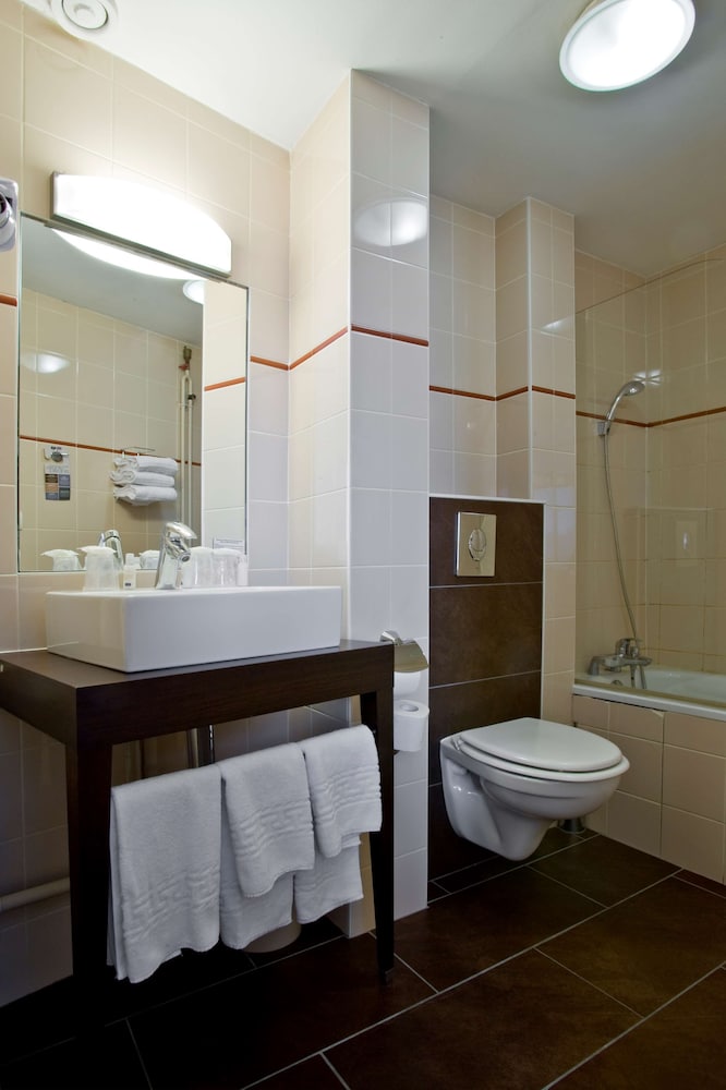 Standard Room, 2 Twin Beds - Photo 8