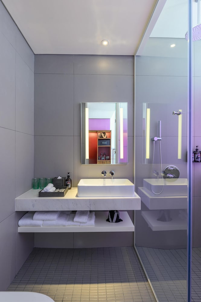 Deluxe Room, Multiple Beds, City View photo 3