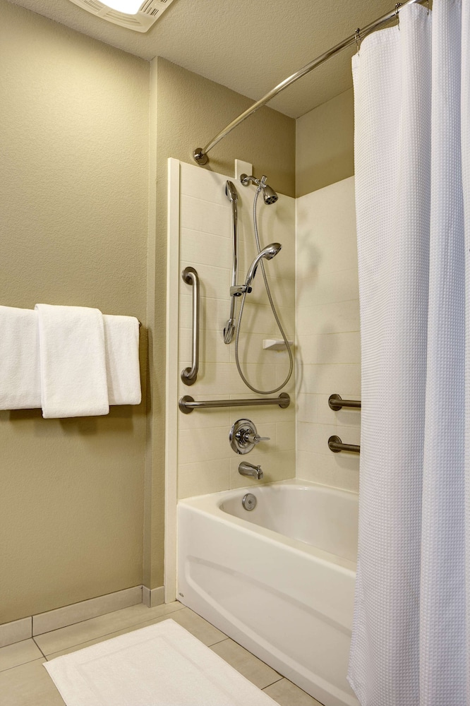 Studio Suite, 1 King Bed, Accessible, Bathtub - Photo 3