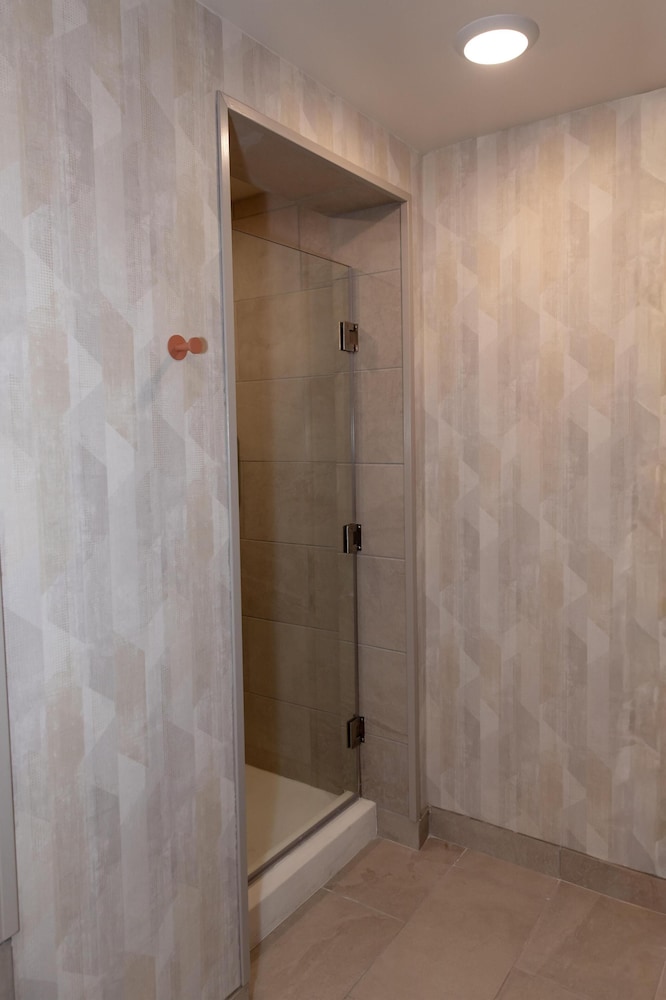 Suite, One King Bed, Non-Smoking, photo 6