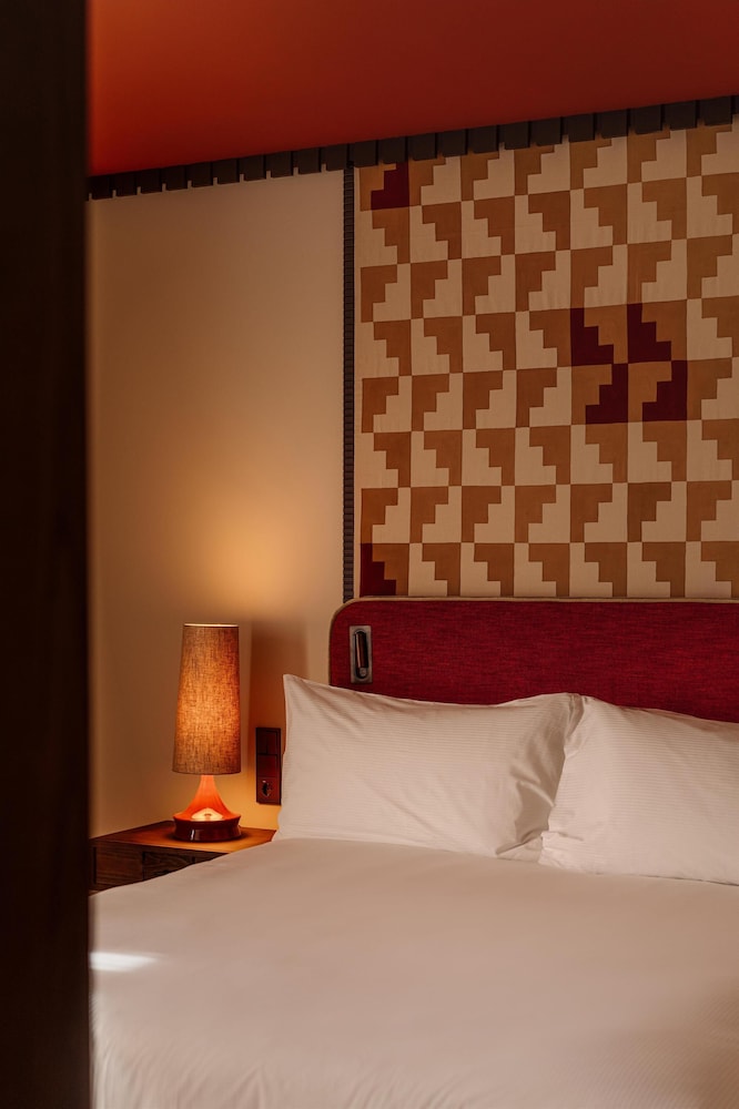 Room, 1 King Bed (Caceres)