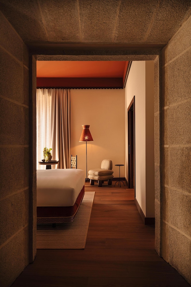 Suite, 1 King Bed, Balcony (Godoy)