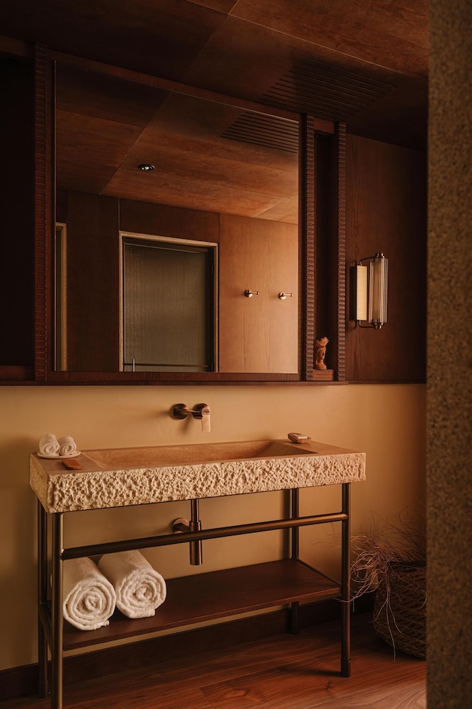 Room, 1 King Bed (Caceres)