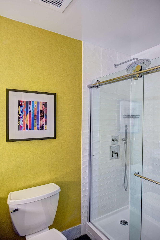 Room, 2 Queen Beds (Water View) - Photo 10