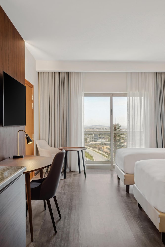 Deluxe Room, 2 Twin Beds - Photo 4