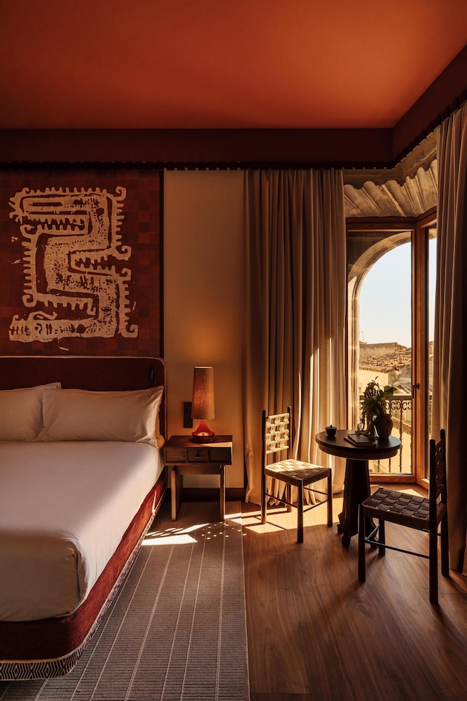 Suite, 1 King Bed, Balcony (Godoy)