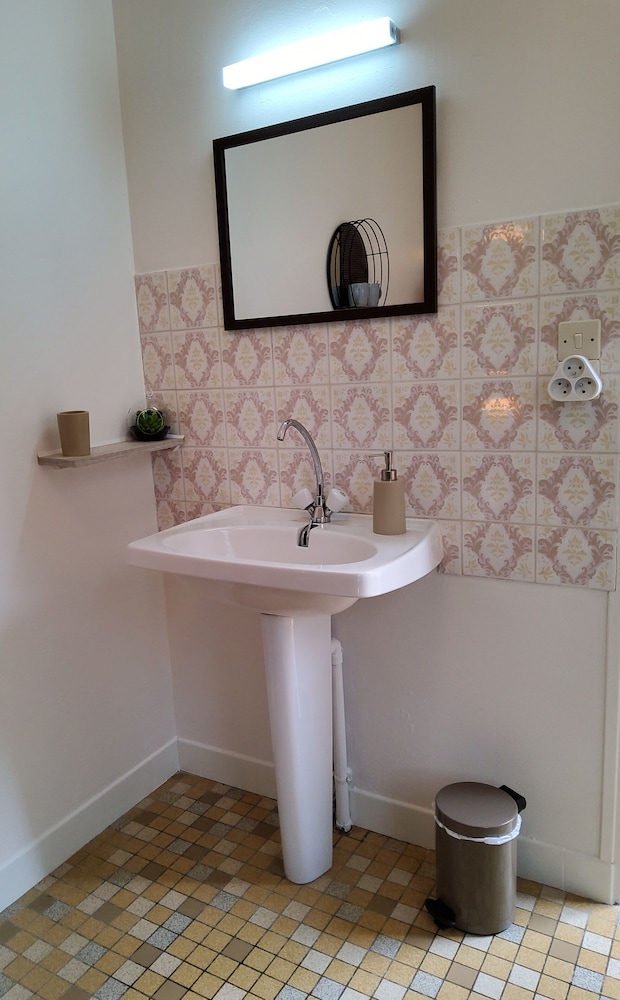 Classic Double Room, Shared Bathroom, Garden View (Kloe) photo 2