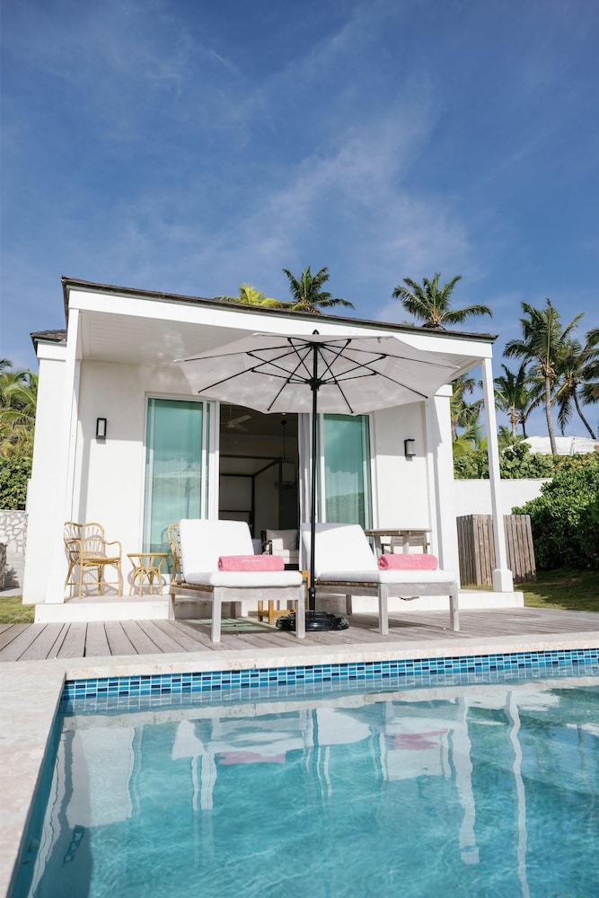 One Bedroom Ocean Front Cottage With Private Pool