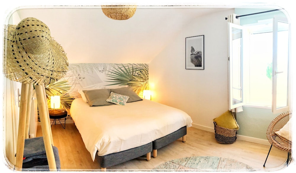 Classic Double or Twin Room, Pool View photo 1