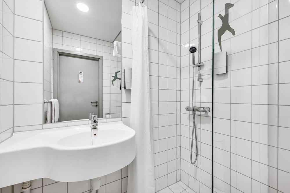 Standard Twin Room, Non Smoking (Separate Building) - Photo 3