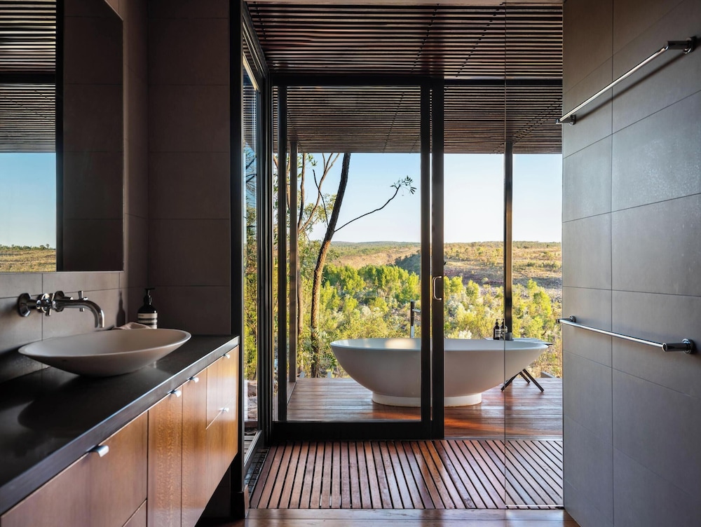Cliffside Retreat photo 2