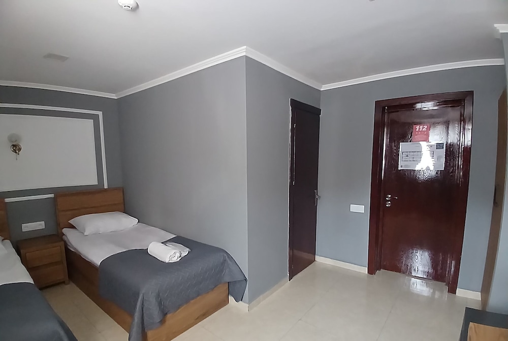 Basic Double or Twin Room - Photo 3