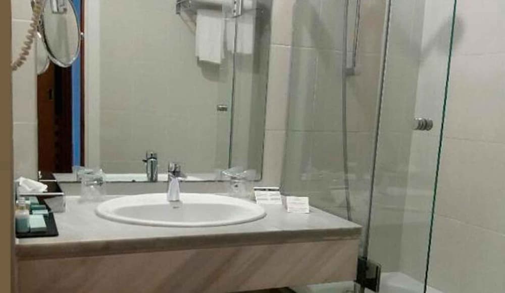 Standard Double Room - Photo 5