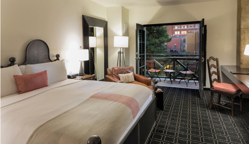 Premium Room, 1 King Bed, Balcony, River View