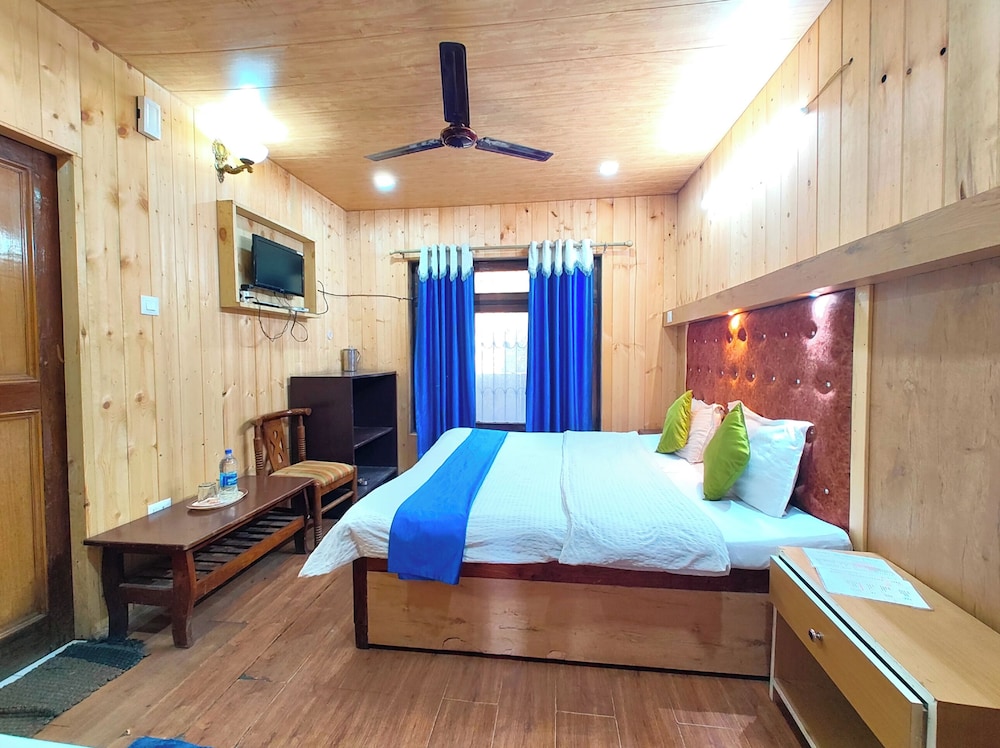 Deluxe Double Room, Multiple Beds, Lake View photo 2