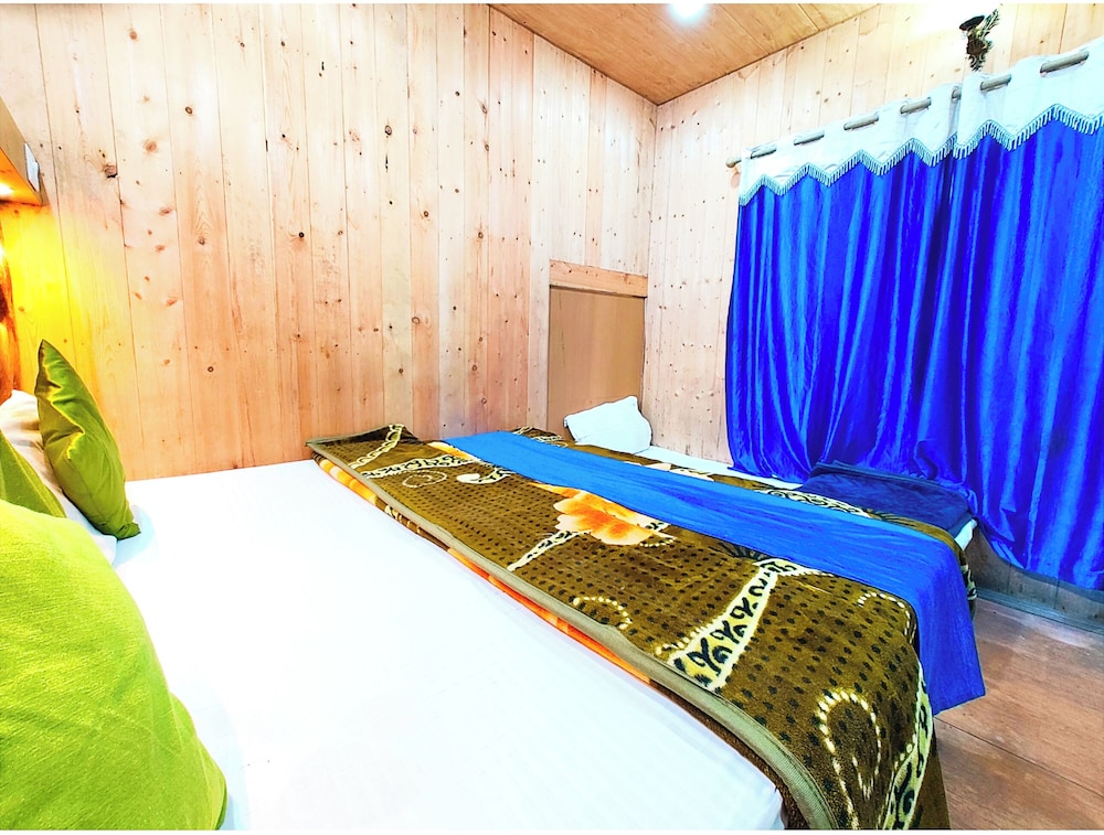 Deluxe Double Room, Multiple Beds, Lake View photo 3